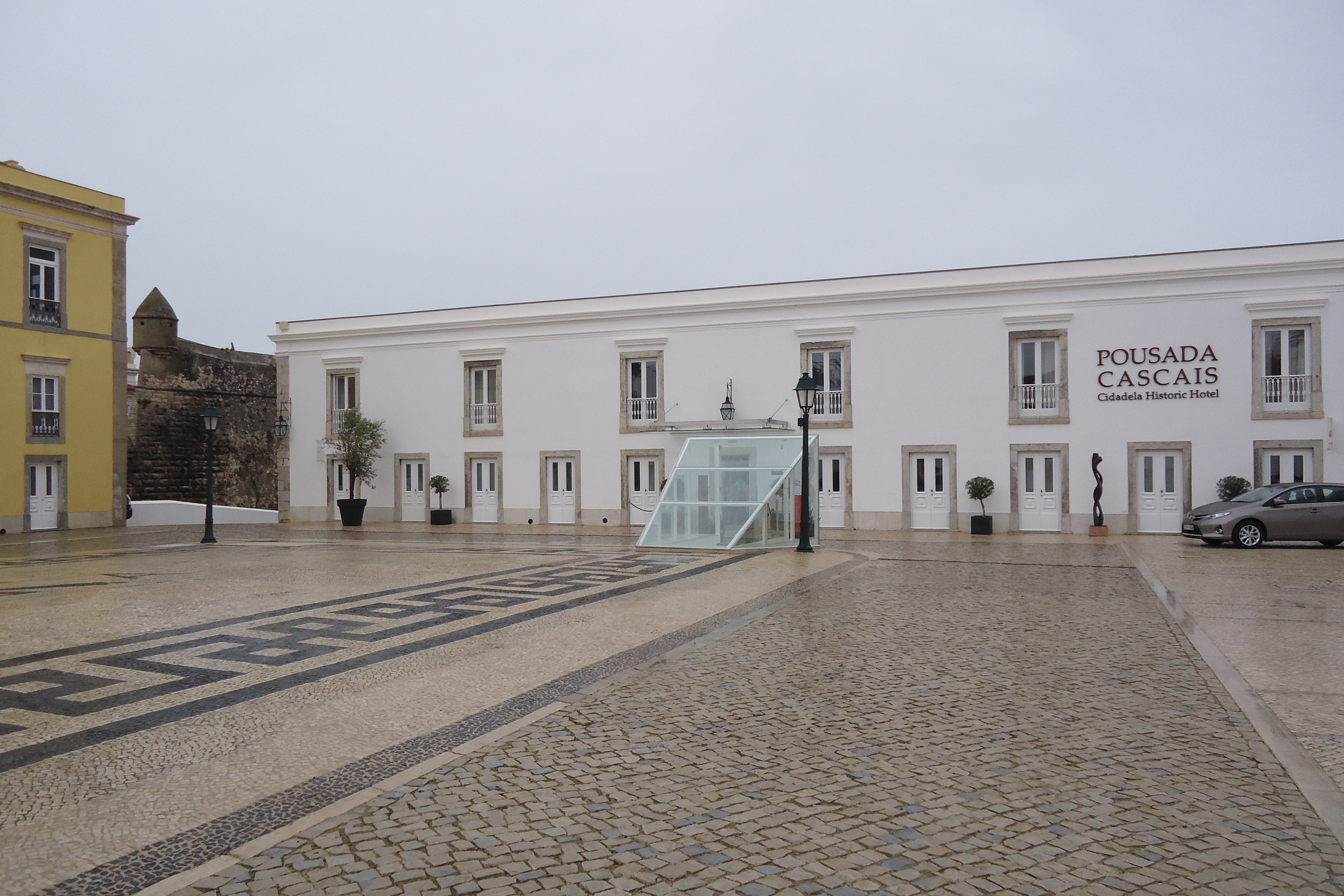 Cidadela de Cascais: aspecto da Praça de Armas com a Pousada Cascais (Dezembro de 2012). 