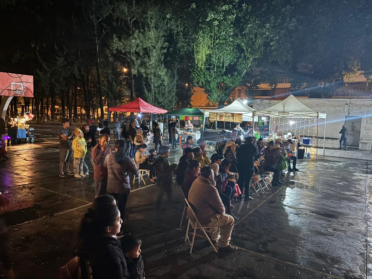 A pesar de que tuvimos contratiempos por la lluvia, la actividad se realizó exitosamente justo mientras el agua se destuvo.