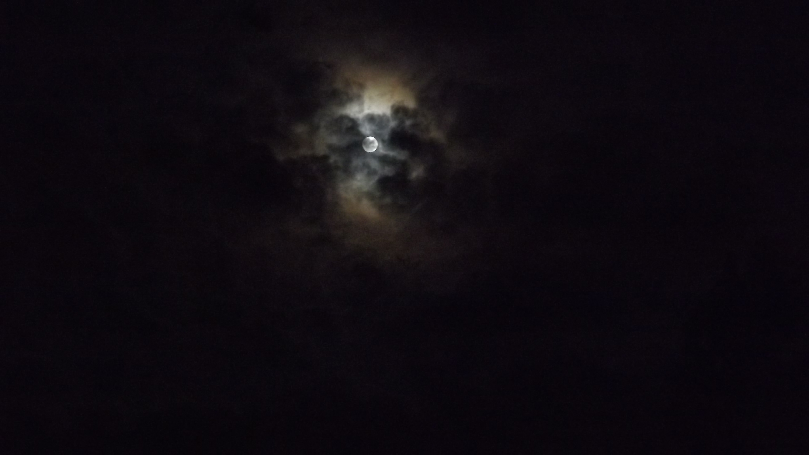 Luna and her cloud consorts
