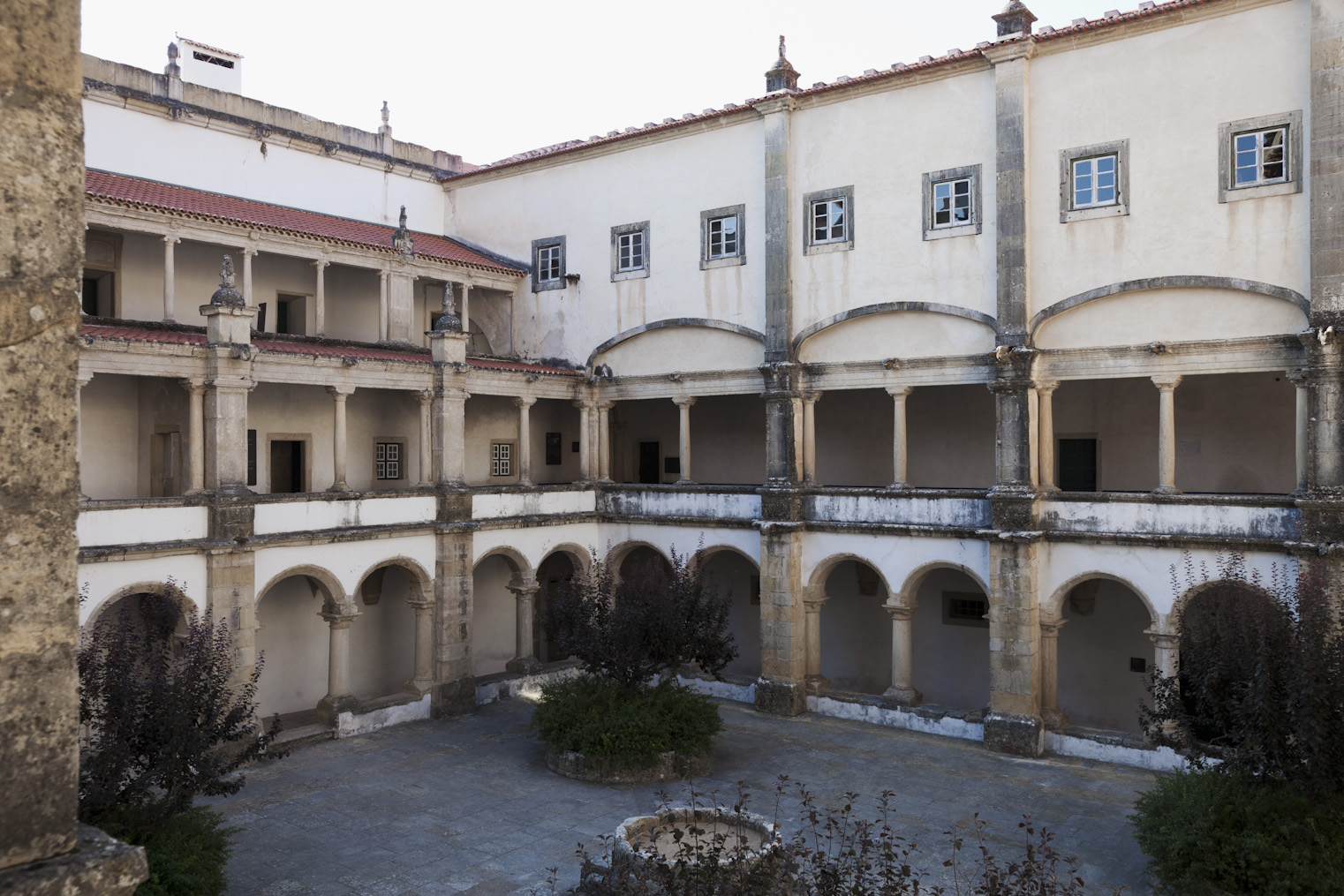 Claustro da Hospedaria (fachadas oeste e norte)