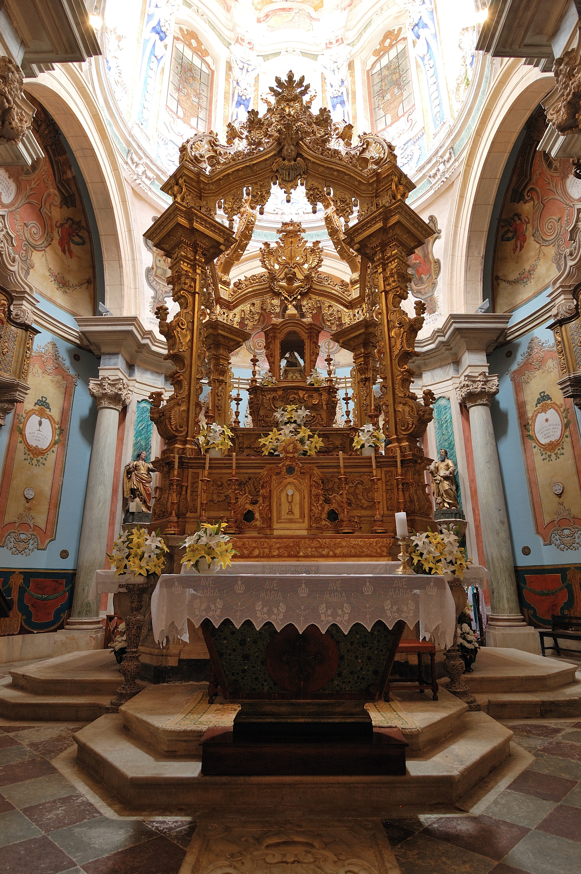 Altar-mor e Baldaquino