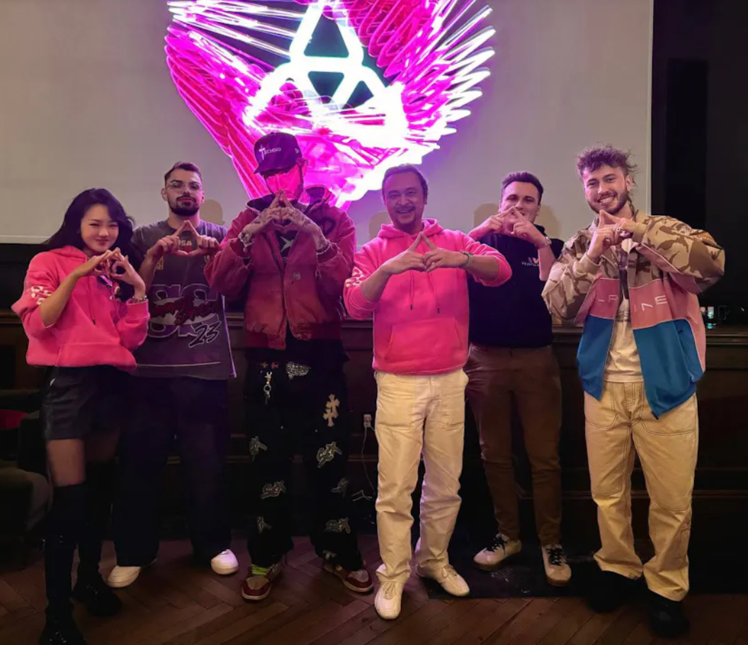 出席活动的还有许多特邀嘉宾，包括 Faze Banks、Cr0ss、Crypto Max 和 ThreadGuy！