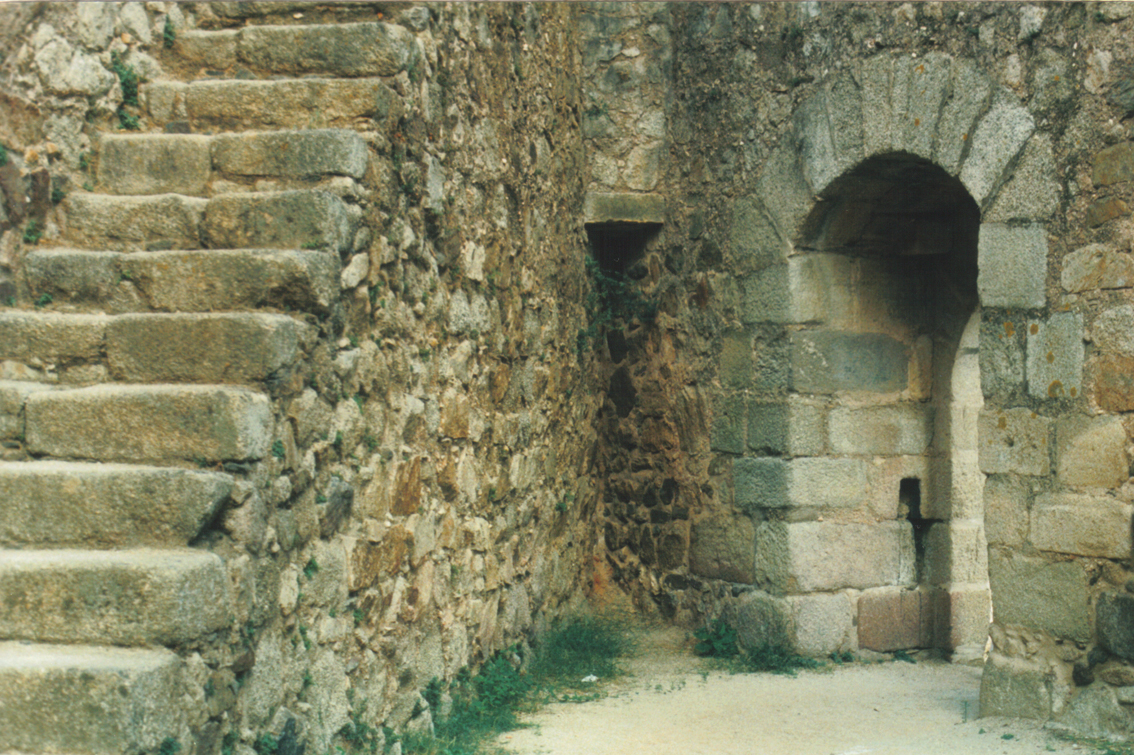 Castelo de Almourol: portão de entrada vista do interior