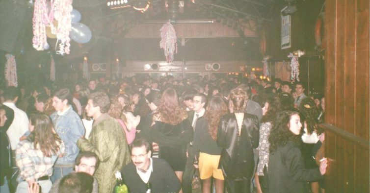 The club opened for the first time in 1978 and two years later, when businessman Alfredo Martins found out that the club was for sale, he didn't hesitate to buy it. He was in charge of the project until the fateful morning of the fire, on November 10, 1998.