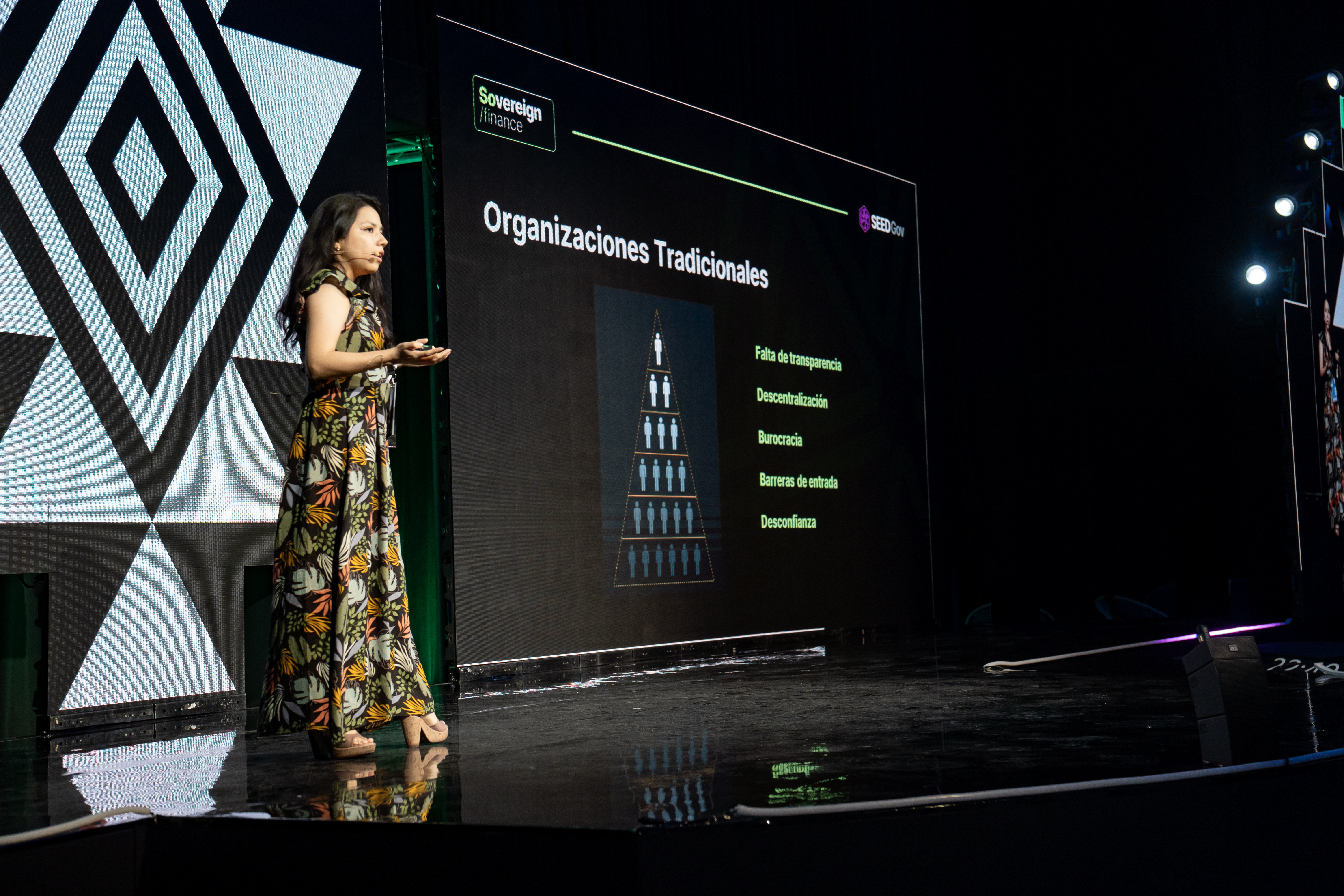 Cristina from SEED Latam talking about governance in DAOs