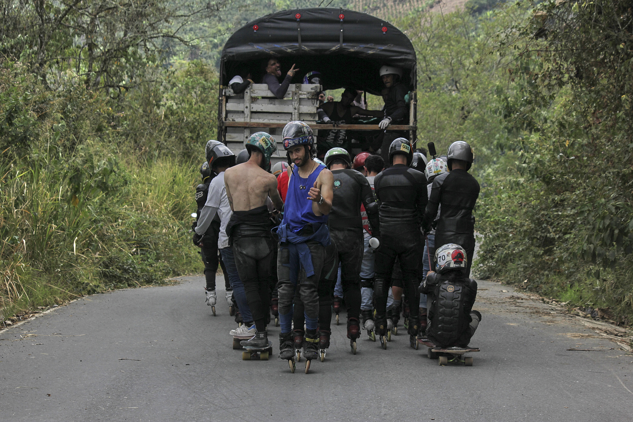 NOUNS VA A EMPUJAR A LOS DEPORTISTAS MAS RÁPIDOS DEL MUNDO MONTAÑA ABAJO 