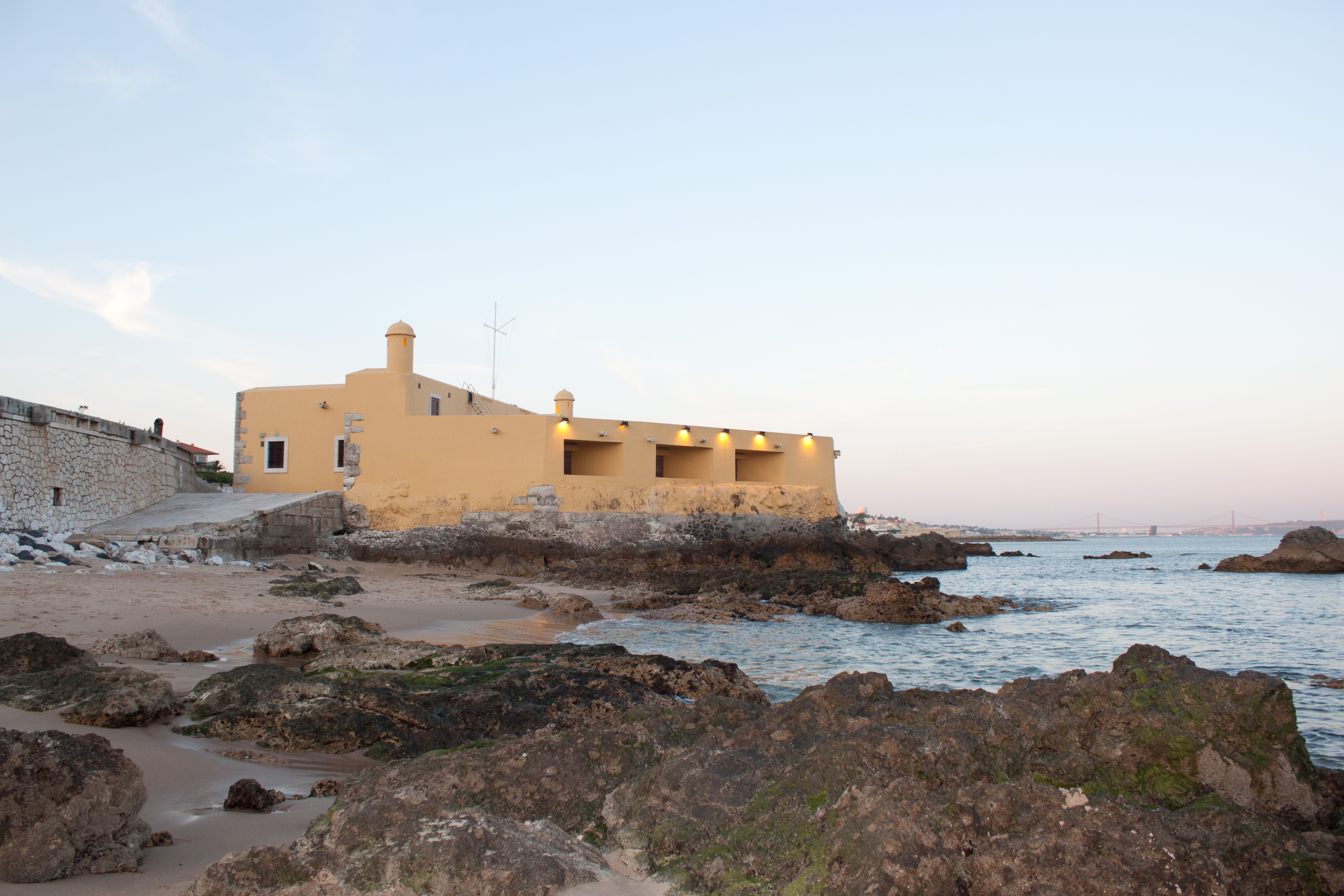 Forte de N. Sra. de Porto Salvo visto da praia adjacente.