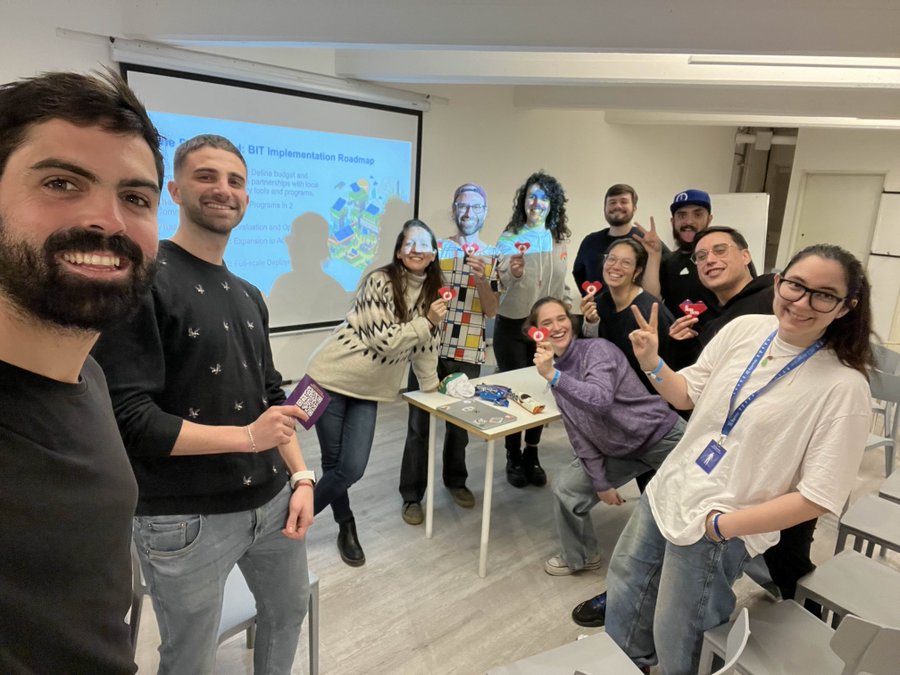 Foto final de un enriquecedor encuentro por Blockchain Inclusion Kit
