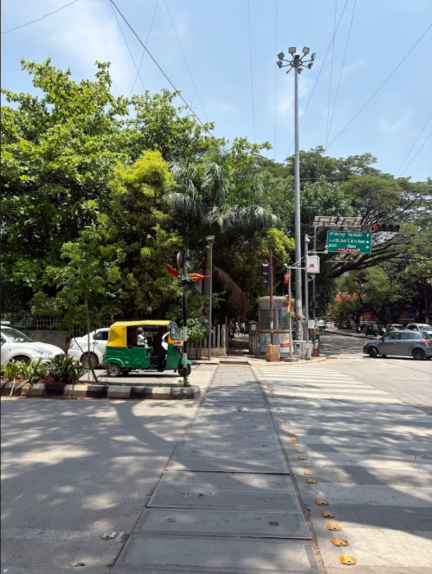 Faded zebra crossing + no pedestrian signal