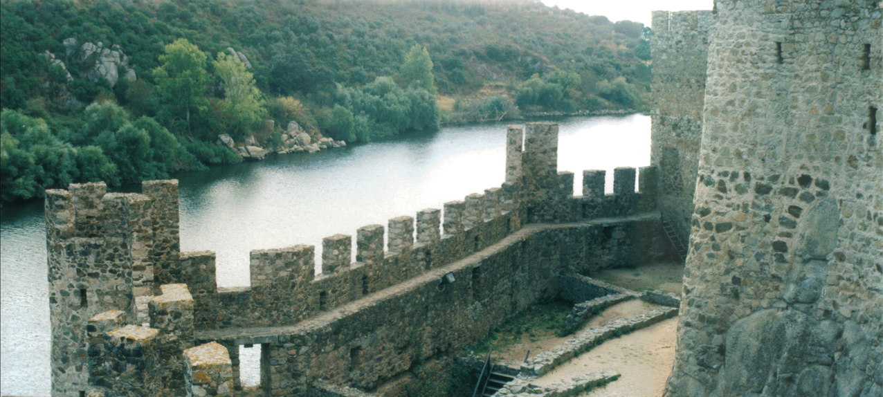 Castelo de Almourol: vista do alto das muralhas sobre o rio