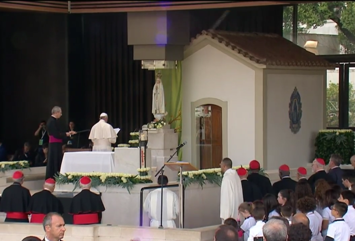 O Papa Francisco na Capelinha das Aparições da Cova da Iria, em Fátima.