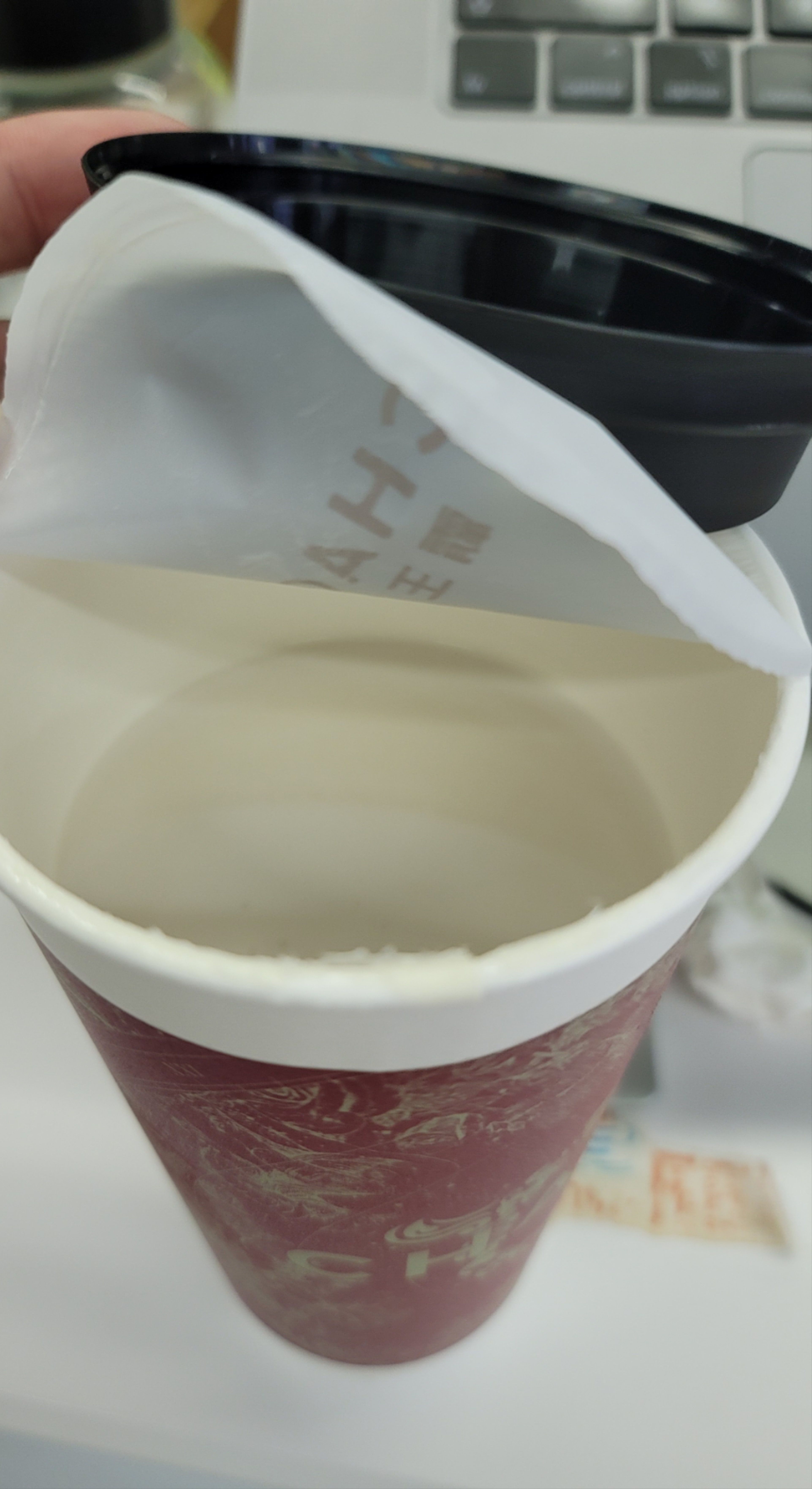 正确的喝奶茶方式\~，有吸管的叫