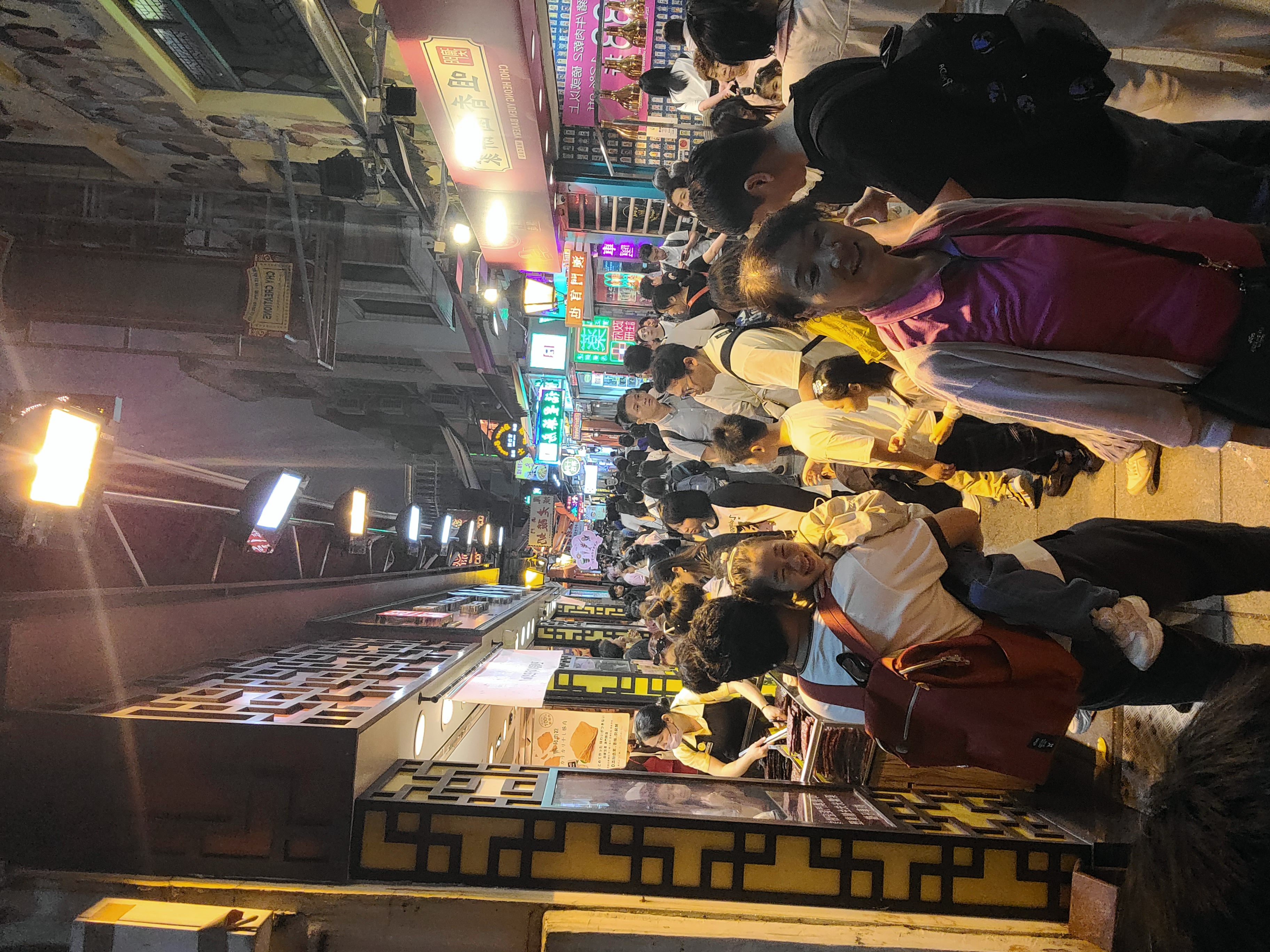热闹的官也街