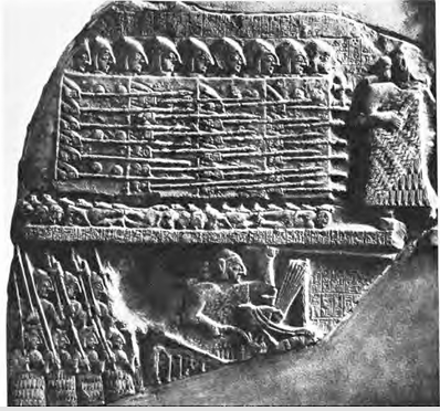 Bia Kền Kền (đá vôi). Eannatum dẫn quân Lagash ra trận. Dòng chữ trên đầu các binh sĩ ghi lại chiến thắng của ông trước người Ummaite. (Bảo tàng Louvre.)