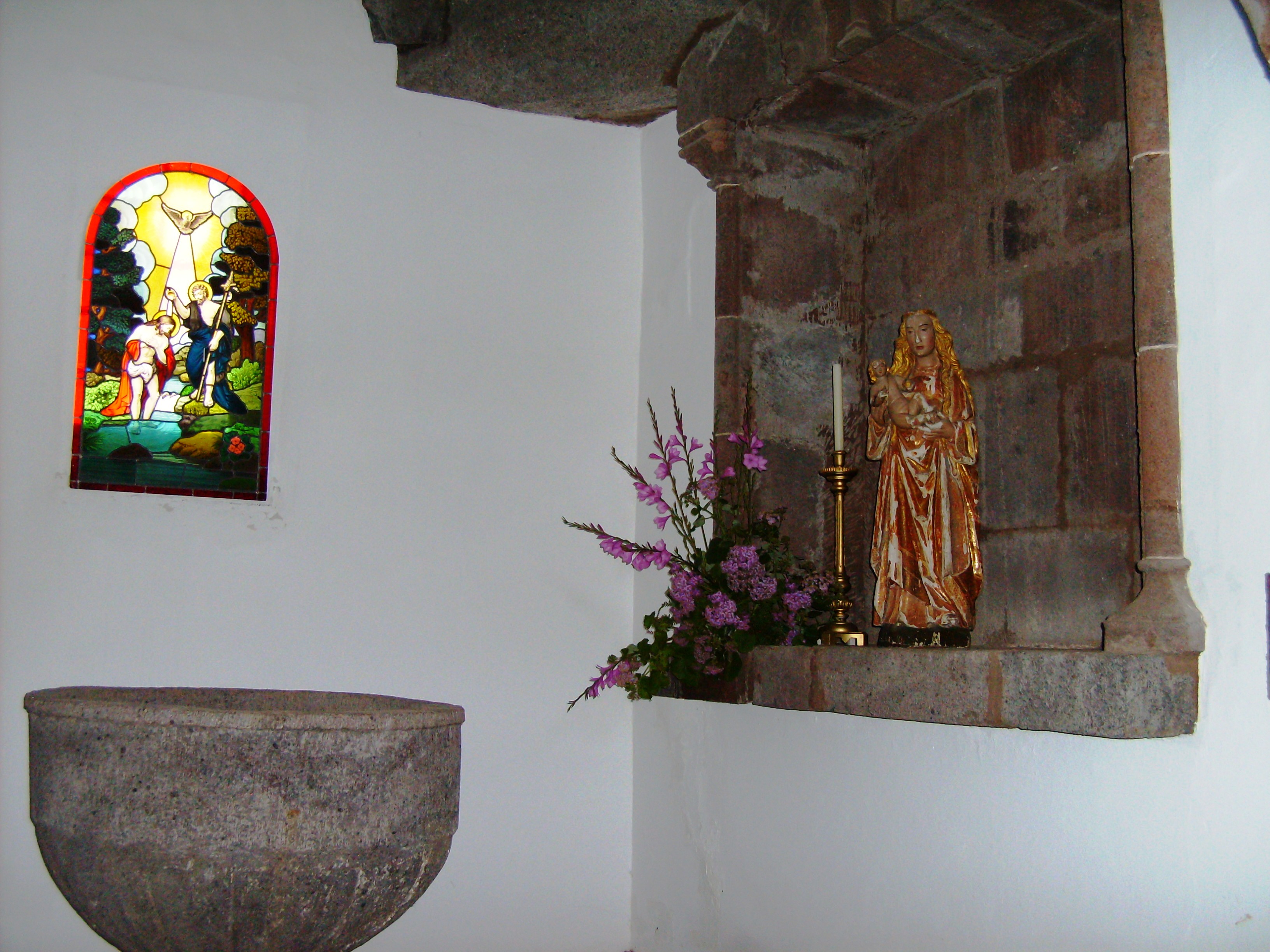Igreja Matriz: capela lateral esquerda.
