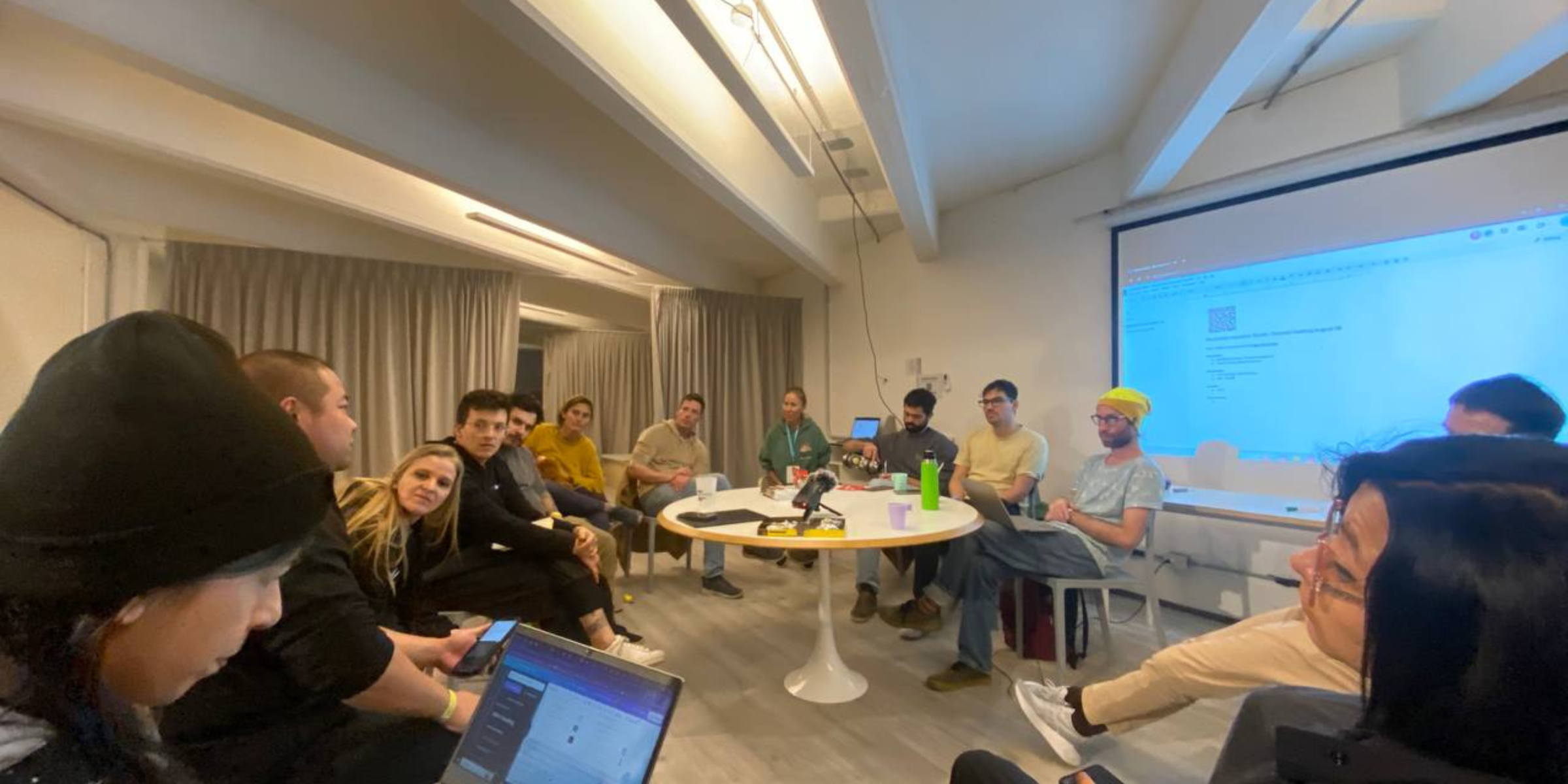 Espacio de diálogo y aprendizaje en uno de los encuentros del Blockchain Inclusion Kit