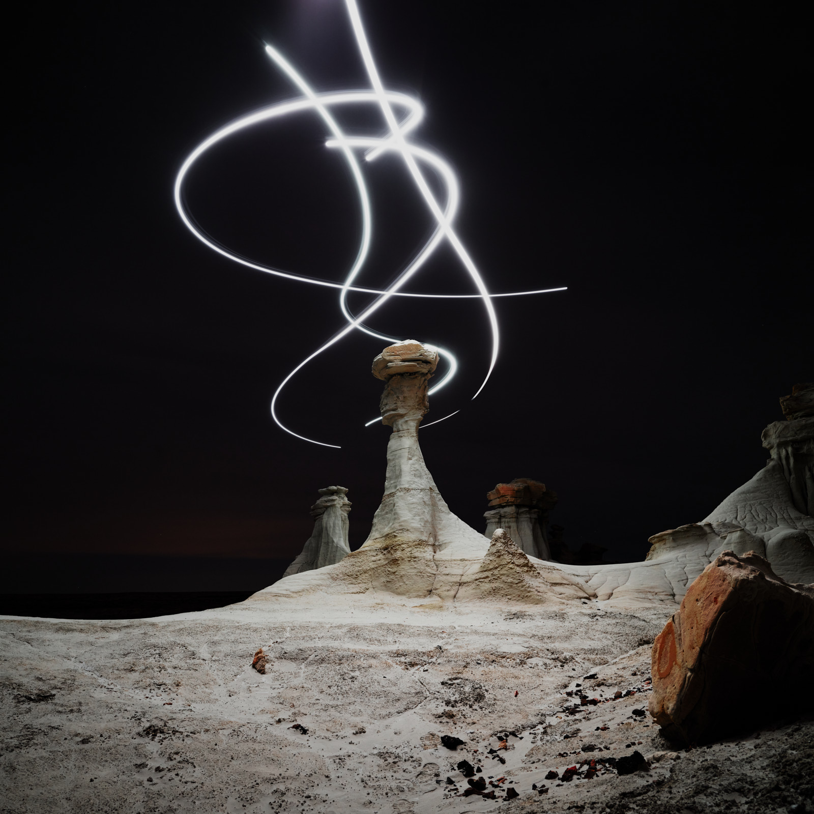 Aeroglyph Variations #53 by Reuben Wu, Obscura Curated Commission
