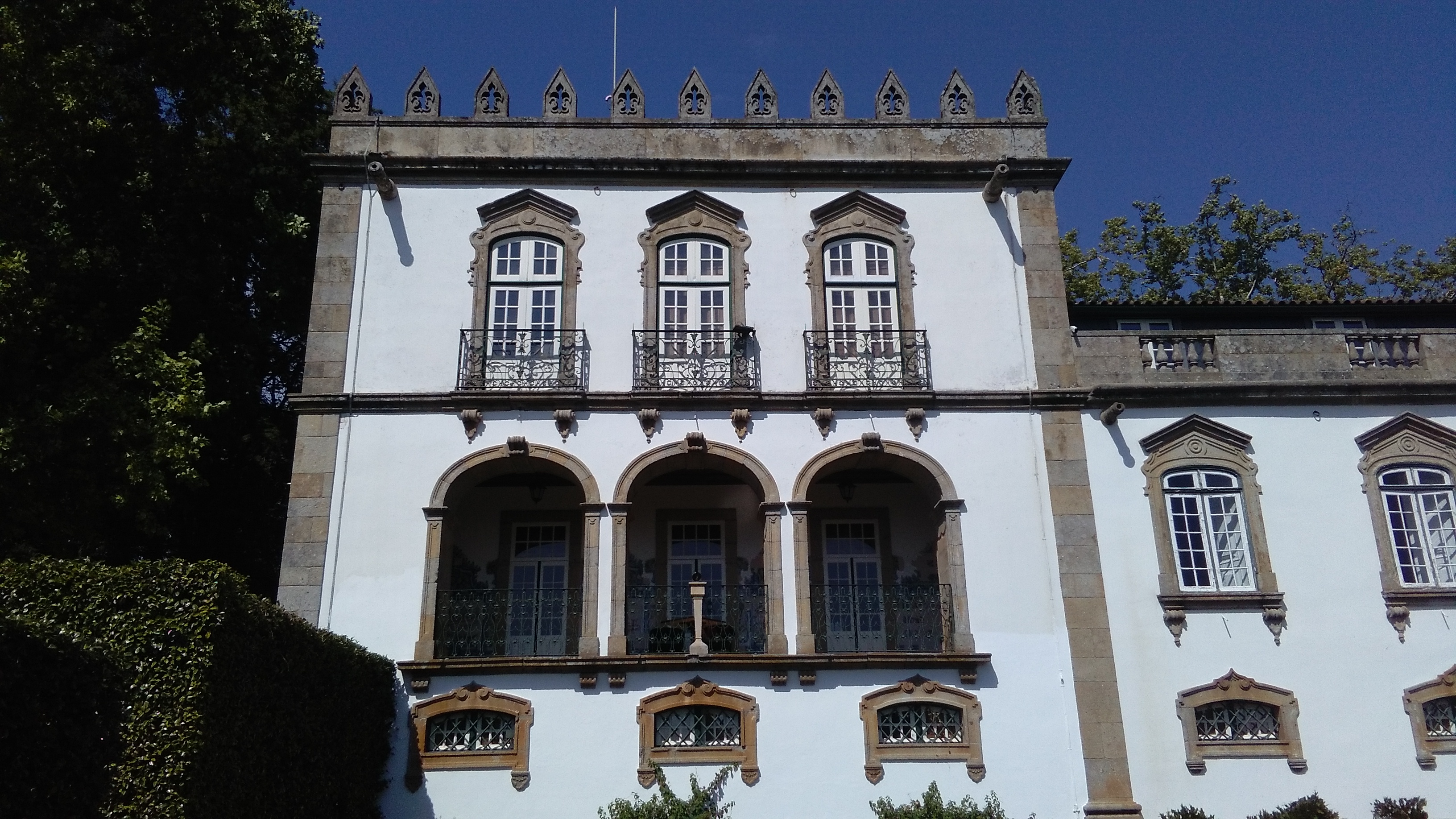 Torreão Norte: Ameias e goteiras